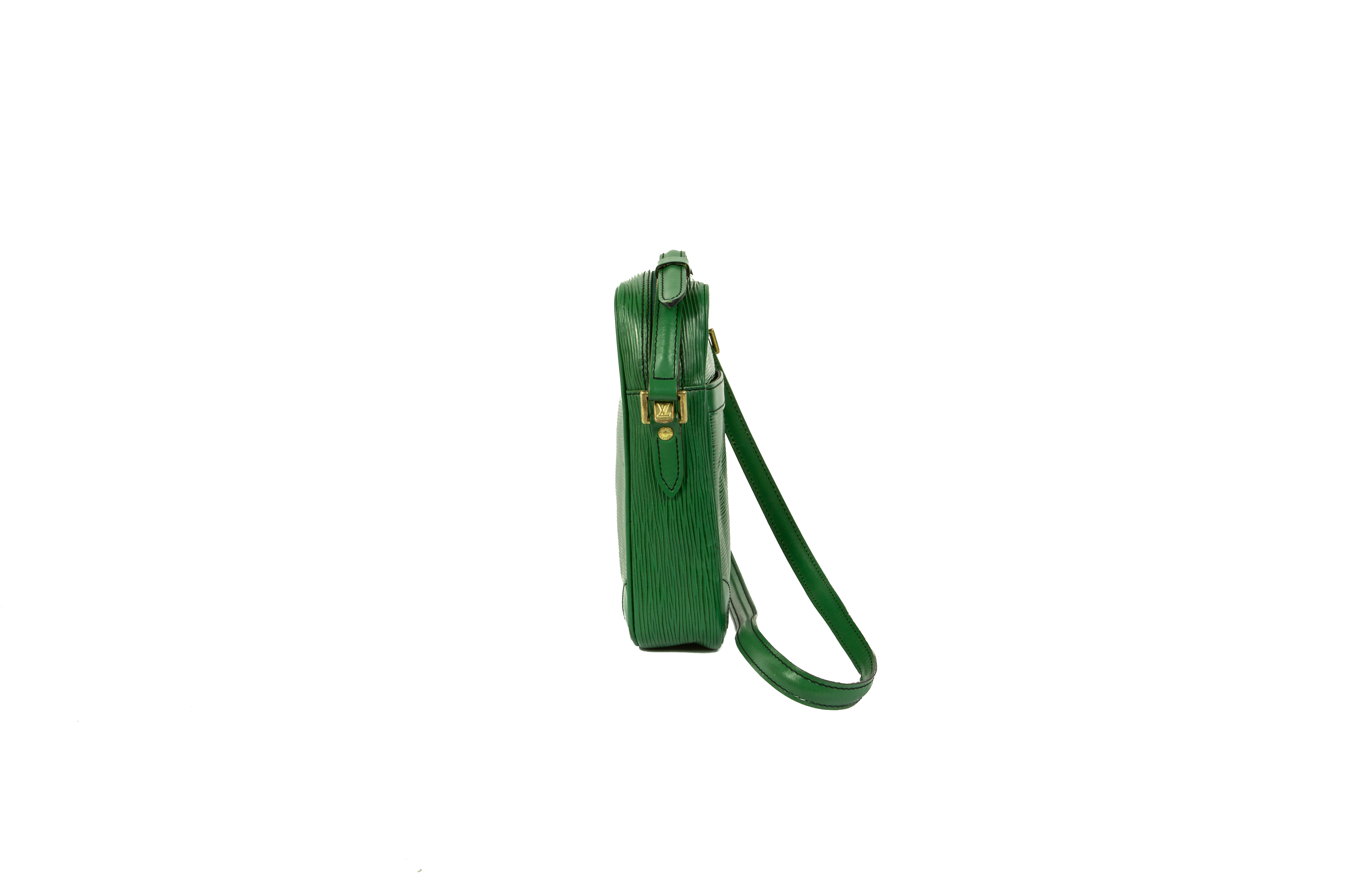 1990s Louis Vuitton Green Epi Leather Danube Cross-Body Bag – De L'Époque